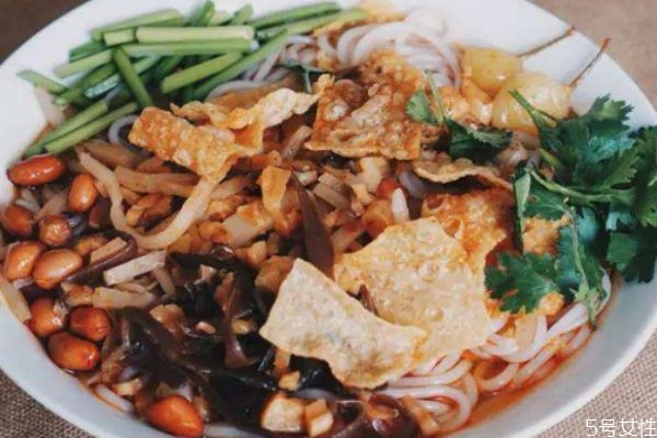 柳州螺螄粉賣到20多個國家地區(qū) 螺螄粉好吃嗎