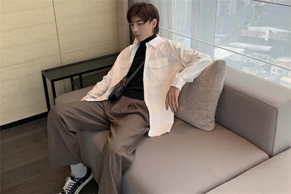 休閑襯衫什么顏色好看 休閑襯衫流行什么顏色 休閑襯衫什么顏色好看 休閑襯衫流行什么顏色