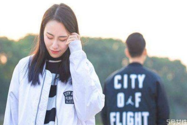 什么是中年感情危機(jī) 中年夫妻的感情危機(jī)有什么 什么是中年感情危機(jī) 中年夫妻的感情危機(jī)有什么