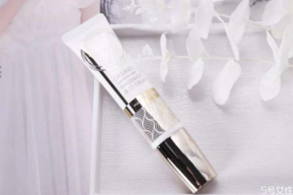 豐胸霜真的有效果嗎 豐胸霜應(yīng)該怎么用 豐胸霜真的有效果嗎 豐胸霜應(yīng)該怎么用