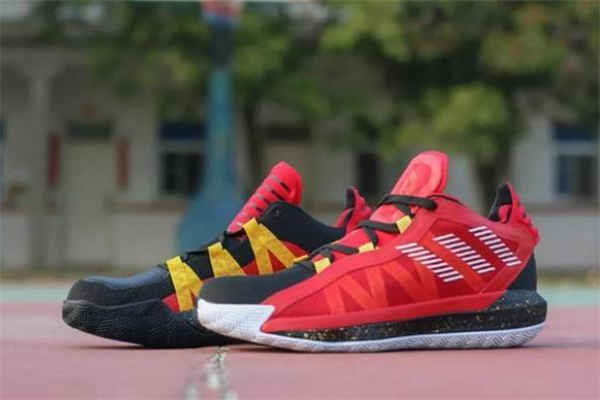 阿迪達斯利拉德6實戰(zhàn)測評 利拉德6值得入手嗎 阿迪達斯利拉德6實戰(zhàn)測評 利拉德6值得入手嗎