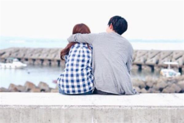 和老公冷戰(zhàn)要主動求和嗎 和老公冷戰(zhàn)該主動低頭嗎 和老公冷戰(zhàn)要主動求和嗎 和老公冷戰(zhàn)該主動低頭嗎