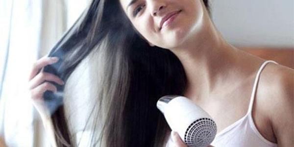 沒有電吹風(fēng)頭發(fā)怎么干得快 頭發(fā)干到什么樣可以睡覺 沒有電吹風(fēng)頭發(fā)怎么干得快 頭發(fā)干到什么樣可以睡覺