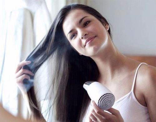 沒有電吹風(fēng)頭發(fā)怎么干得快 頭發(fā)干到什么樣可以睡覺 沒有電吹風(fēng)頭發(fā)怎么干得快 頭發(fā)干到什么樣可以睡覺