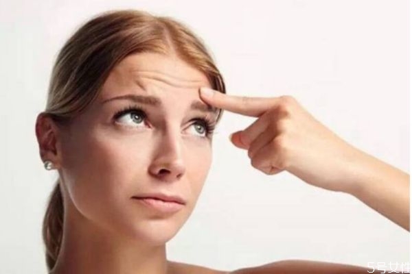 抬頭紋嚴重的原因 加深抬頭紋的壞習(xí)慣 抬頭紋嚴重的原因 加深抬頭紋的壞習(xí)慣