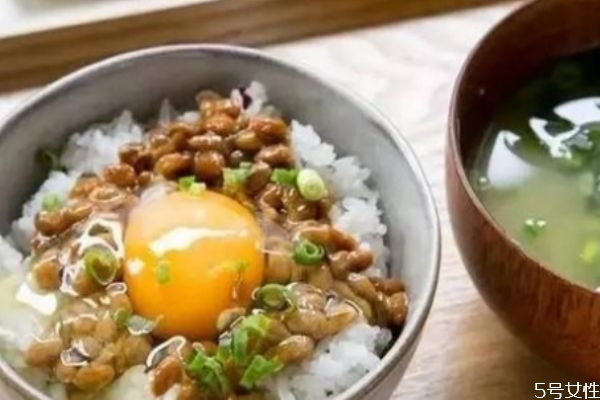 納豆是怎么做的 納豆有什么營(yíng)養(yǎng)價(jià)值 納豆是怎么做的 納豆有什么營(yíng)養(yǎng)價(jià)值