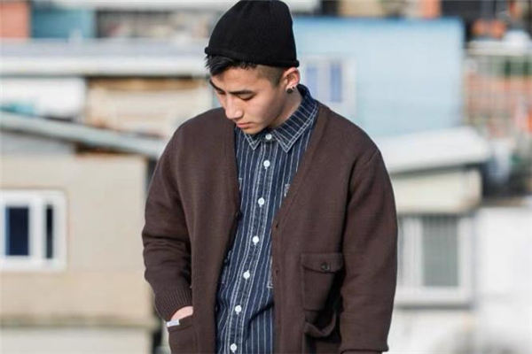 針織開衫配什么襯衫好看 針織開衫怎么搭配襯衫 針織開衫配什么襯衫好看 針織開衫怎么搭配襯衫