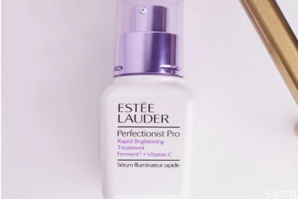 雅詩蘭黛肌光精華可以白天用嗎 雅詩蘭黛肌光精華成分 雅詩蘭黛肌光精華可以白天用嗎 雅詩蘭黛肌光精華成分