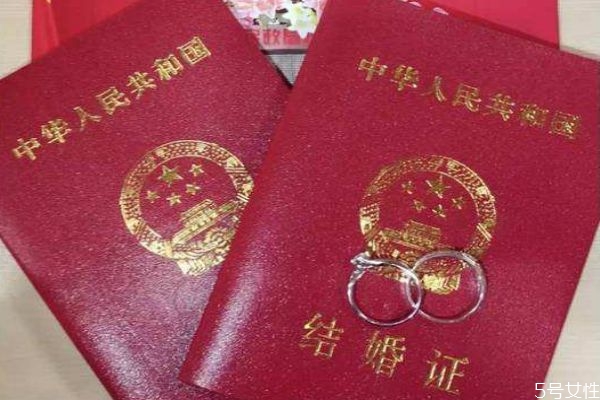 結(jié)婚證照片可以自帶嗎 結(jié)婚證可以異地辦理嗎 結(jié)婚證照片可以自帶嗎 結(jié)婚證可以異地辦理嗎