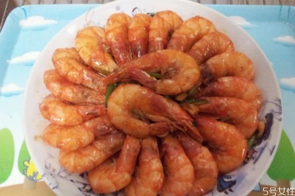 油燜大蝦怎么做好吃 油燜大蝦簡單做法 油燜大蝦怎么做好吃 油燜大蝦簡單做法