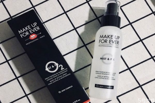 先用定妝水還是散粉 正確使用定妝噴霧步驟 先用定妝水還是散粉 正確使用定妝噴霧步驟