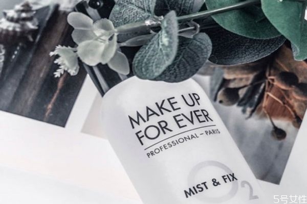 先用定妝水還是散粉 正確使用定妝噴霧步驟 先用定妝水還是散粉 正確使用定妝噴霧步驟