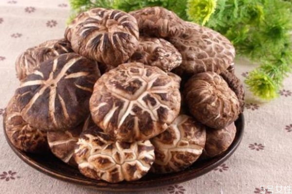 花菇可以吃嗎 花菇怎么做好吃 花菇可以吃嗎 花菇怎么做好吃