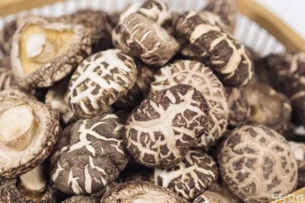 花菇可以吃嗎 花菇怎么做好吃 花菇可以吃嗎 花菇怎么做好吃