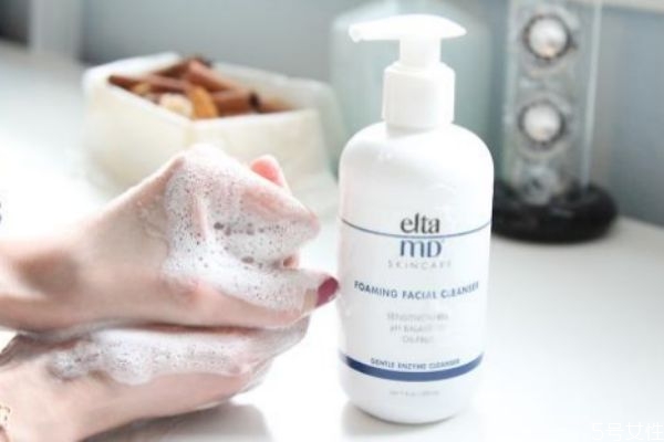 為什么洗完會有緊繃感 洗面奶洗完緊繃有害嗎 為什么洗完會有緊繃感 洗面奶洗完緊繃有害嗎