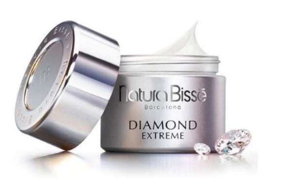 涂了面霜直接睡覺還是洗掉 面霜的正確使用方法 涂了面霜直接睡覺還是洗掉 面霜的正確使用方法