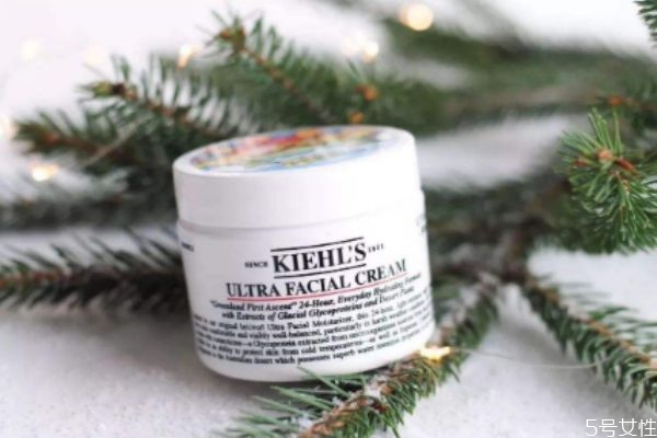 涂了面霜直接睡覺還是洗掉 面霜的正確使用方法 涂了面霜直接睡覺還是洗掉 面霜的正確使用方法