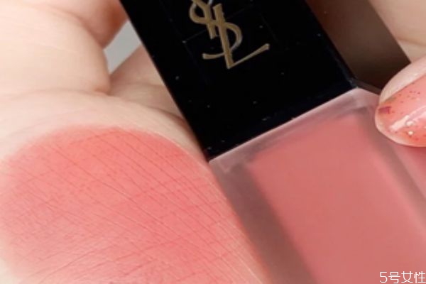 ysl黑蓋絲絨唇釉204好看嗎 ysl黑蓋啞光唇釉204試色 ysl黑蓋絲絨唇釉204好看嗎 ysl黑蓋啞光唇釉204試色