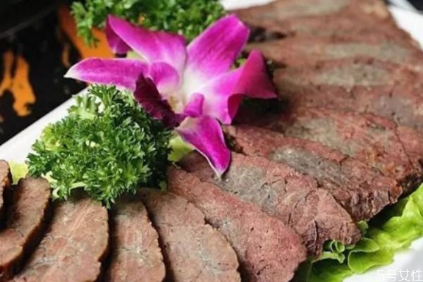 牛肺怎么做好吃 牛肺的簡(jiǎn)單做法 牛肺怎么做好吃 牛肺的簡(jiǎn)單做法