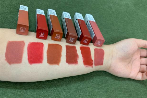 美寶蓮接吻棒試色 美寶蓮接吻棒哪個(gè)顏色好看 美寶蓮接吻棒試色 美寶蓮接吻棒哪個(gè)顏色好看