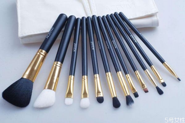 化妝刷變硬了怎么辦 化妝刷有保質(zhì)期嗎 化妝刷變硬了怎么辦 化妝刷有保質(zhì)期嗎