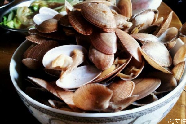 花甲需要用熱水燙嗎 花甲焯水的4大好處 花甲需要用熱水燙嗎 花甲焯水的4大好處