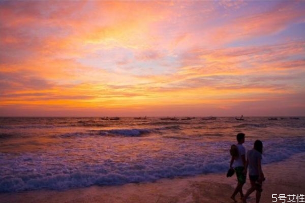 什么話讓女人更愛你 怎樣說(shuō)話可以讓女人更愛你 什么話讓女人更愛你 怎樣說(shuō)話可以讓女人更愛你