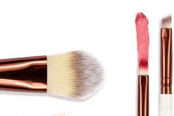 化妝刷是干著用還是濕著用 化妝刷能用太陽(yáng)曬嗎 化妝刷是干著用還是濕著用 化妝刷能用太陽(yáng)曬嗎