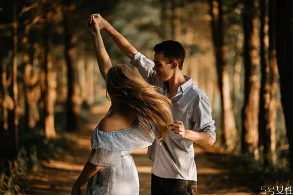 女人最怕男人說(shuō)哪些話 女人很愛(ài)聽(tīng)男人說(shuō)出這幾句話