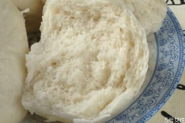 發(fā)酵粉發(fā)面還放堿面嗎 發(fā)酵粉發(fā)面需要多少溫度 發(fā)酵粉發(fā)面還放堿面嗎 發(fā)酵粉發(fā)面需要多少溫度