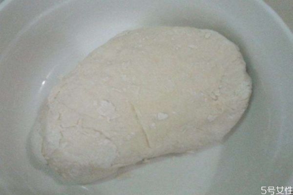發(fā)酵粉發(fā)面還放堿面嗎 發(fā)酵粉發(fā)面需要多少溫度 發(fā)酵粉發(fā)面還放堿面嗎 發(fā)酵粉發(fā)面需要多少溫度