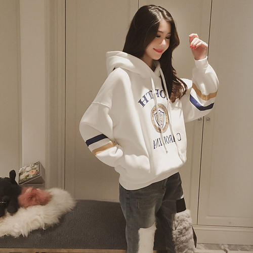 連帽衛(wèi)衣怎么疊 紅色衛(wèi)衣搭配什么裙子 連帽衛(wèi)衣怎么疊 紅色衛(wèi)衣搭配什么裙子