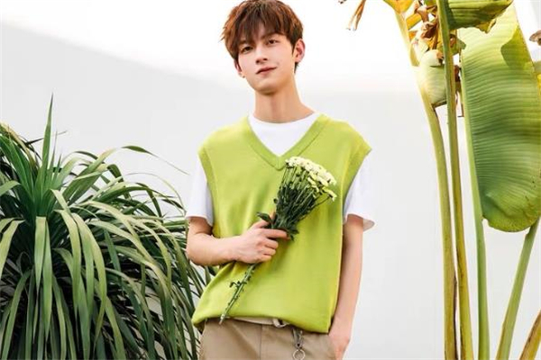 針織馬甲怎么搭配 針織馬甲配什么穿好看 針織馬甲怎么搭配 針織馬甲配什么穿好看