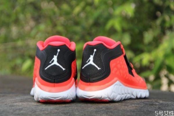 aj1里面臭可以用水洗嗎 如何清洗AJ鞋 aj1里面臭可以用水洗嗎 如何清洗AJ鞋