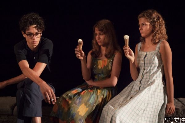 男人腳踏兩條船時有什么表現(xiàn) 渣男有什么特征