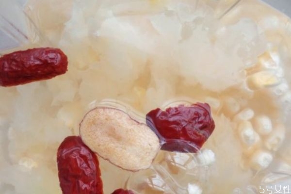 玉米銀耳湯怎么做 玉米銀耳湯的簡單做法 玉米銀耳湯怎么做 玉米銀耳湯的簡單做法