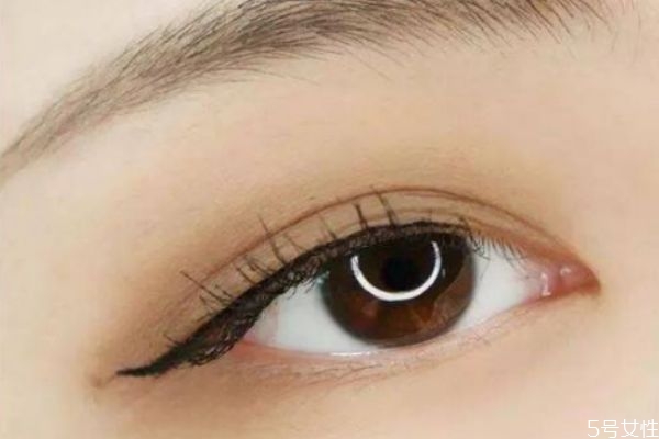 洗眼線睫毛變白怎么辦 洗眼線的危害 洗眼線睫毛變白怎么辦 洗眼線的危害
