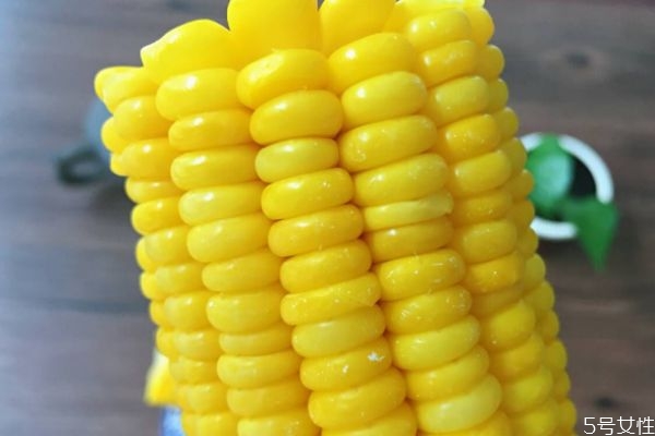 煮玉米要放鹽嗎 煮玉米冷水下鍋還是熱水 煮玉米要放鹽嗎 煮玉米冷水下鍋還是熱水