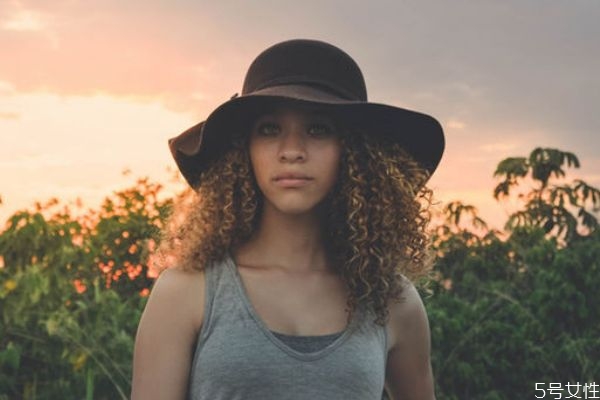 女友想分手什么表現(xiàn) 女友劈腿后的特征有什么 女友想分手什么表現(xiàn) 女友劈腿后的特征有什么