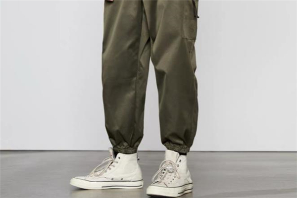 身材偏瘦的男生如何穿搭 男生偏瘦怎么穿顯壯 身材偏瘦的男生如何穿搭 男生偏瘦怎么穿顯壯