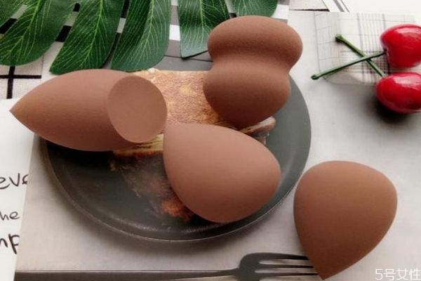 美妝蛋怎么涂bb霜 美妝蛋上bb霜的使用方法 美妝蛋怎么涂bb霜 美妝蛋上bb霜的使用方法