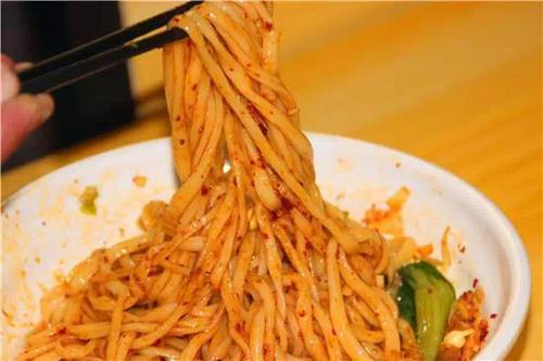 油潑面放什么調(diào)料 油潑面的調(diào)料怎么調(diào) 油潑面放什么調(diào)料 油潑面的調(diào)料怎么調(diào)