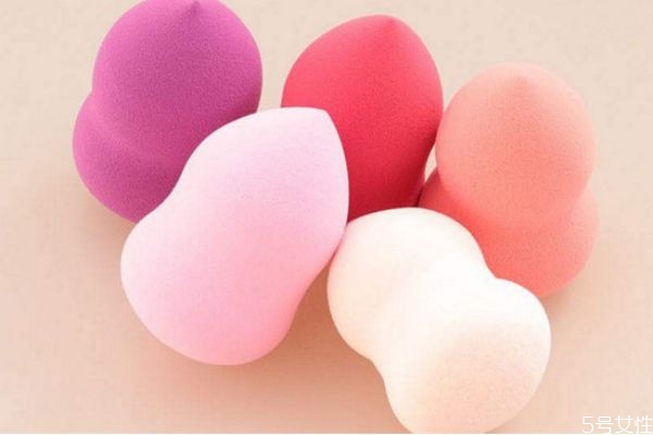 美妝蛋斜切好用還是水滴好用 哪種美妝蛋形狀最實(shí)用 美妝蛋斜切好用還是水滴好用 哪種美妝蛋形狀最實(shí)用