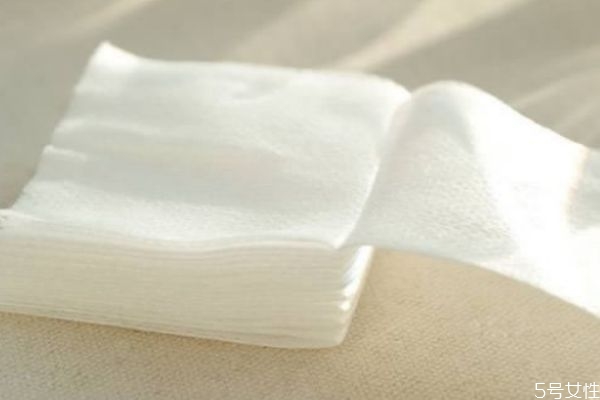 厚化妝棉怎么用 爽膚水用厚的還是用薄的化妝棉好 厚化妝棉怎么用 爽膚水用厚的還是用薄的化妝棉好