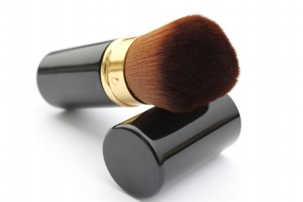 腮紅刷可以當(dāng)高光刷嗎 高光和腮紅可以用同一把刷子嗎 腮紅刷可以當(dāng)高光刷嗎 高光和腮紅可以用同一把刷子嗎