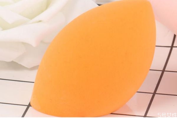 美妝蛋斜切好用還是水滴好用 哪種美妝蛋形狀最實(shí)用 美妝蛋斜切好用還是水滴好用 哪種美妝蛋形狀最實(shí)用