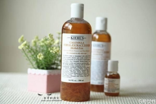 容易長痘用什么化妝水好 痘痘肌適合的化妝水 容易長痘用什么化妝水好 痘痘肌適合的化妝水