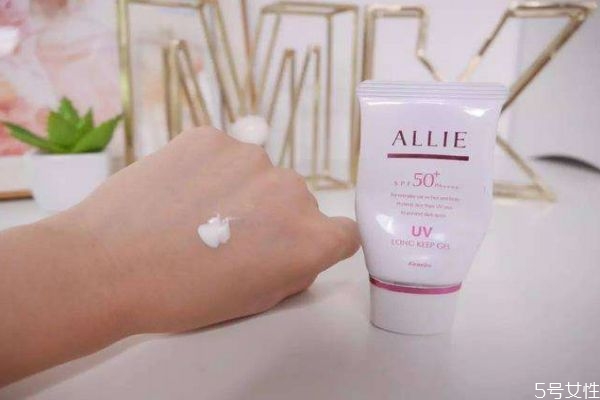 帶妝怎么補涂防曬 妝后怎么補擦防曬霜 帶妝怎么補涂防曬 妝后怎么補擦防曬霜