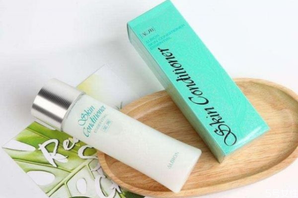 容易長痘用什么化妝水好 痘痘肌適合的化妝水 容易長痘用什么化妝水好 痘痘肌適合的化妝水