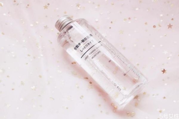 化妝水是不是爽膚水 化妝水可以當(dāng)爽膚水用嗎 化妝水是不是爽膚水 化妝水可以當(dāng)爽膚水用嗎